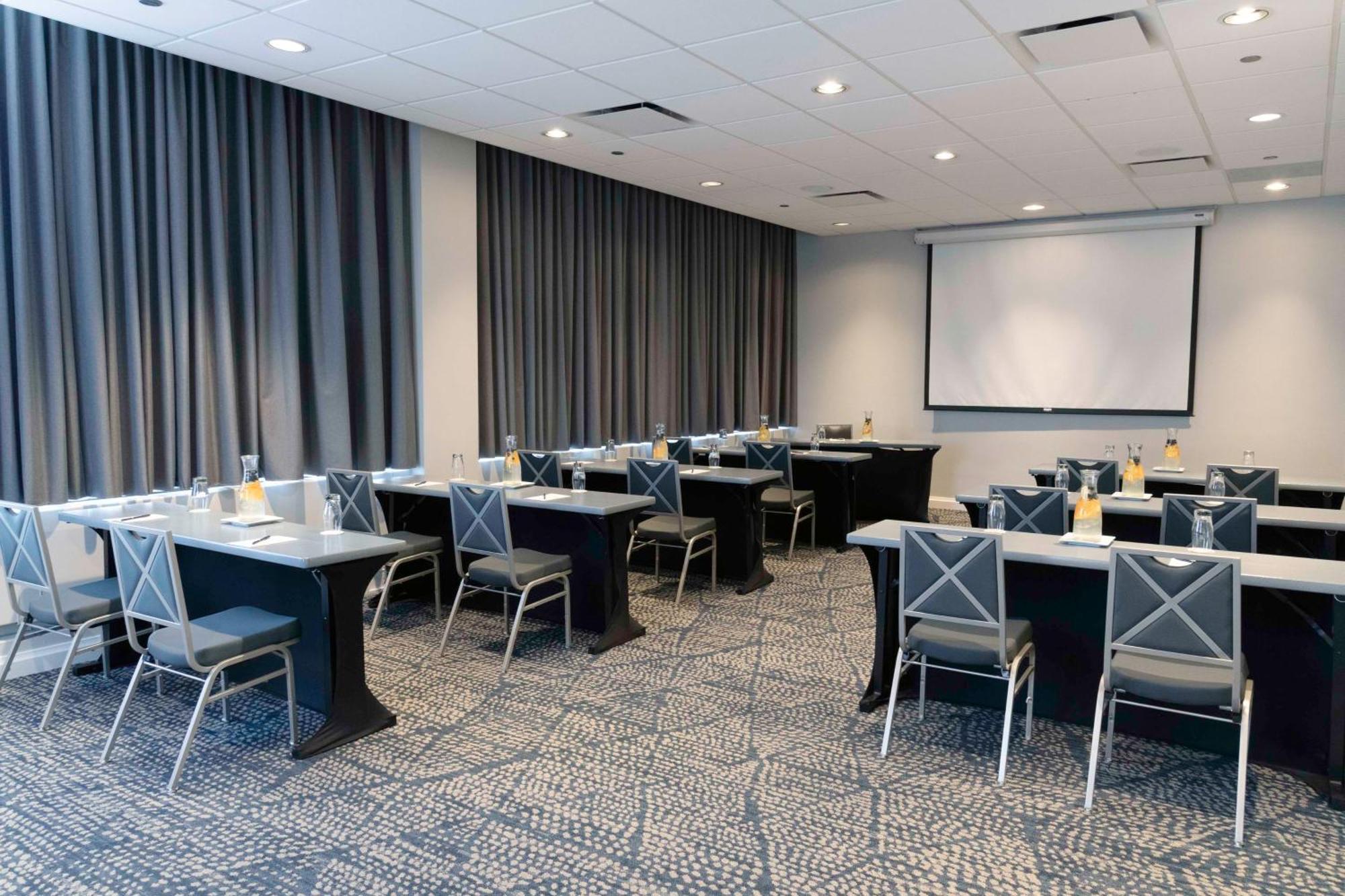 Doubletree By Hilton Hotel And Conference Center Chicago North Shore Skokie Eksteriør billede