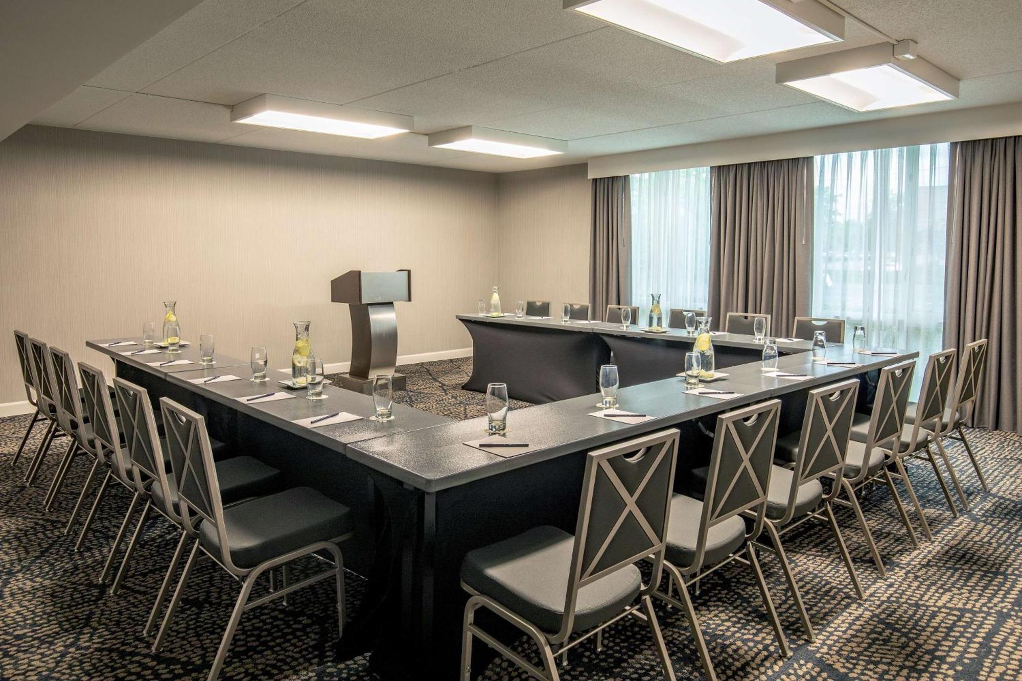 Doubletree By Hilton Hotel And Conference Center Chicago North Shore Skokie Eksteriør billede