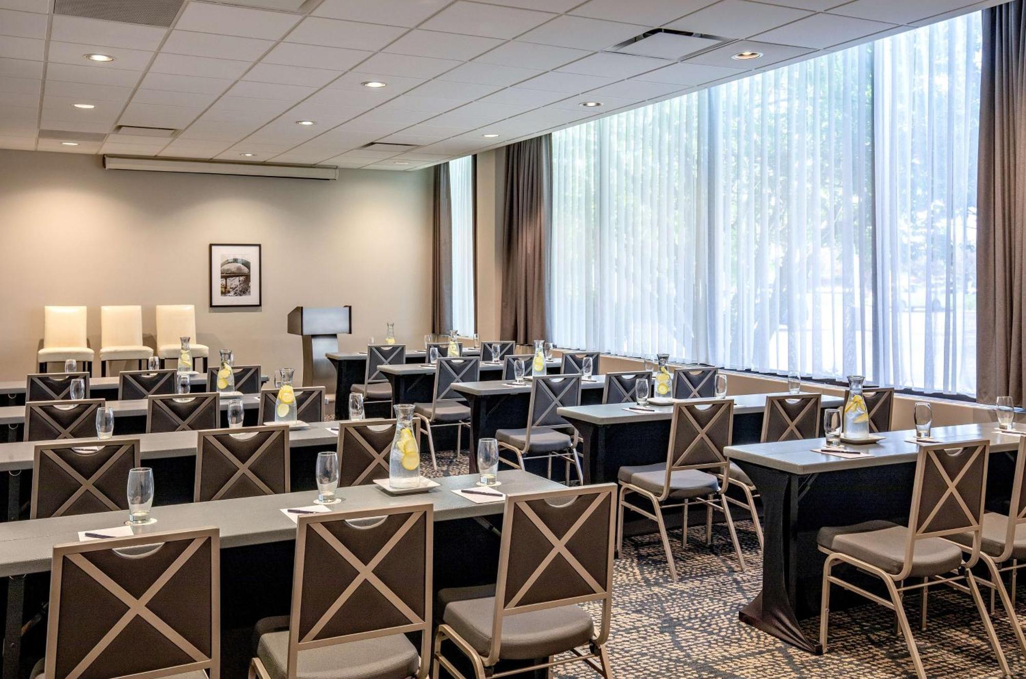 Doubletree By Hilton Hotel And Conference Center Chicago North Shore Skokie Eksteriør billede